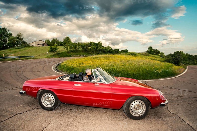 Red Alfa Spider 2000