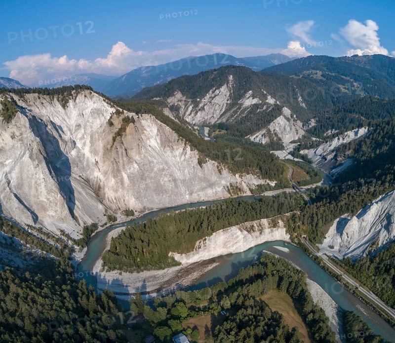 Meanders in the young Rhine