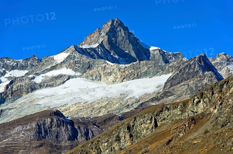 Zinalrothorn and strongly shrunken Rothorn Glacier