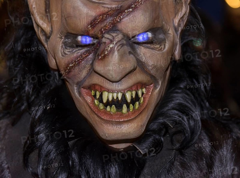 Krampus with the Lichtenworther Klachlteufel at the Advent Market