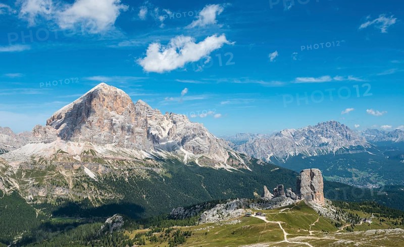 Hiking trail to Nuvolau