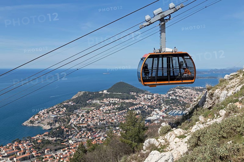 Cable car to Mount Srd
