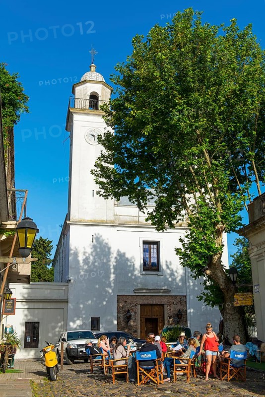 Street cafe in front of the church Matriz