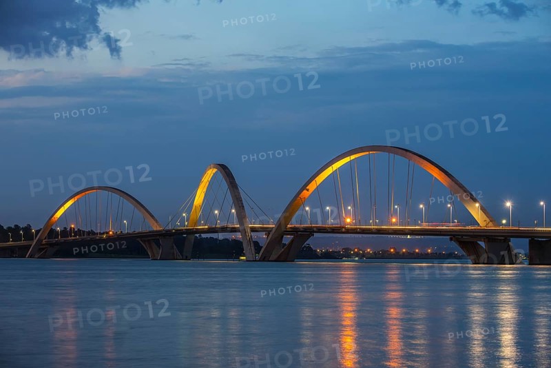 The Juscelino-Kubitschek bridge spans Lake Paranoa