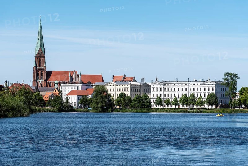 View over the Burgsee to the cathedral