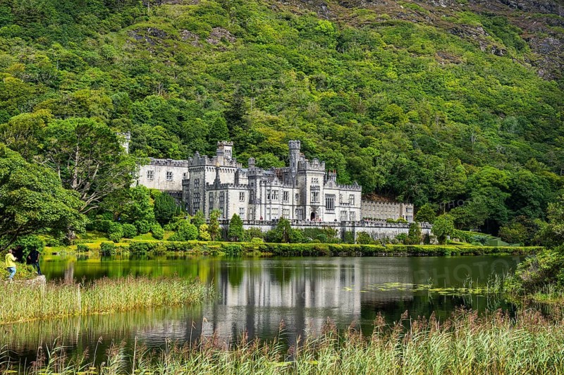 Kylemore abbey on the Pollacapall Lough