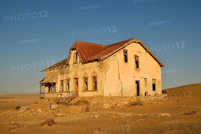 Decaying house of the accountant of the former diamond town Kolmanskop