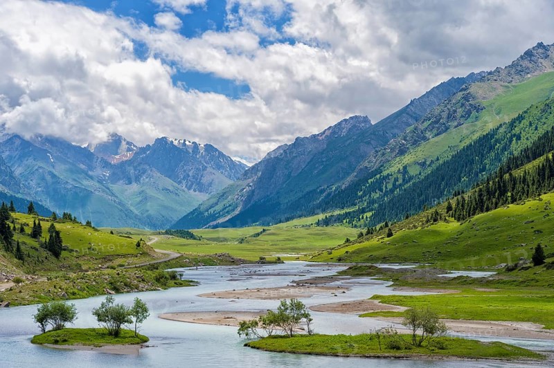 Aksu or Saryjaz river
