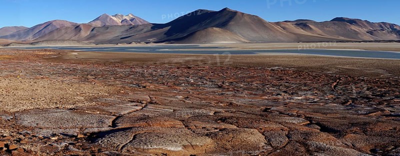 Lagune Salar de Talar mit den Bergen Cerros de Incahuasi