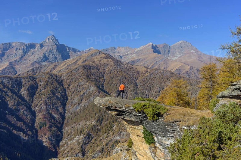 Monte Cersogno and rock ledge Pelvo di Elva