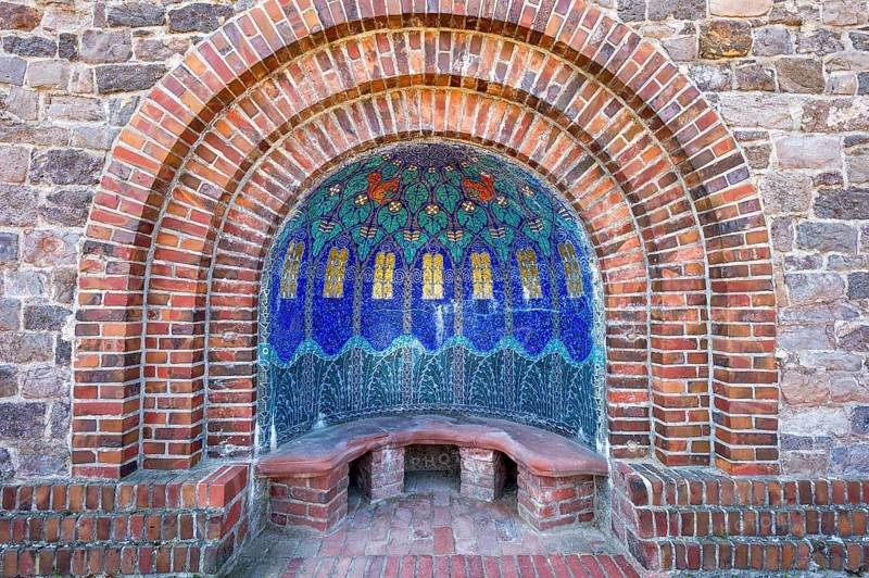 Mosaic niche with bench by Albin Muller