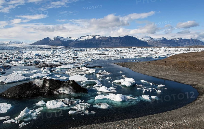 Small icebergs in Glacial Lake