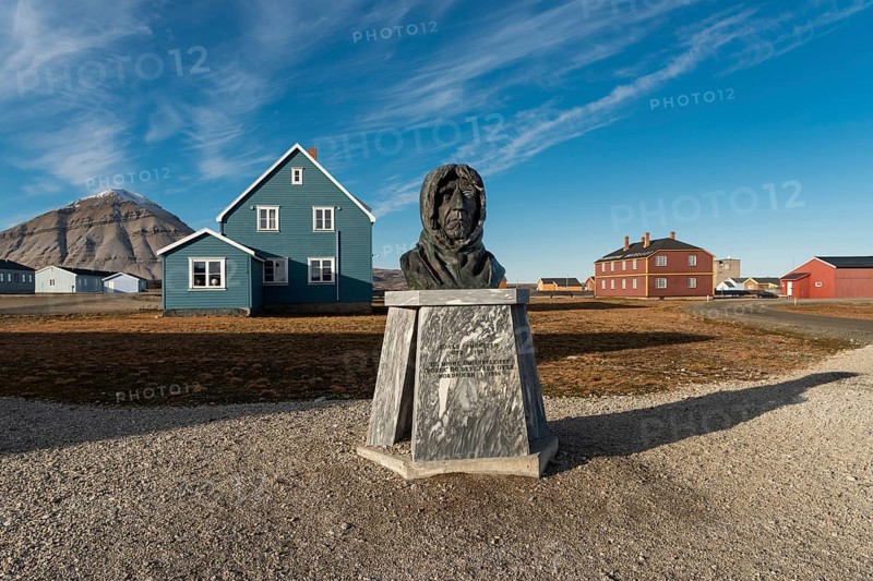 Bust of the Norwegian polar explorer Roald Amundsen