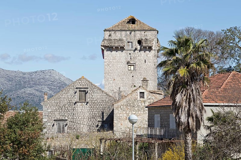 Castle in the coastal town of Sudurad