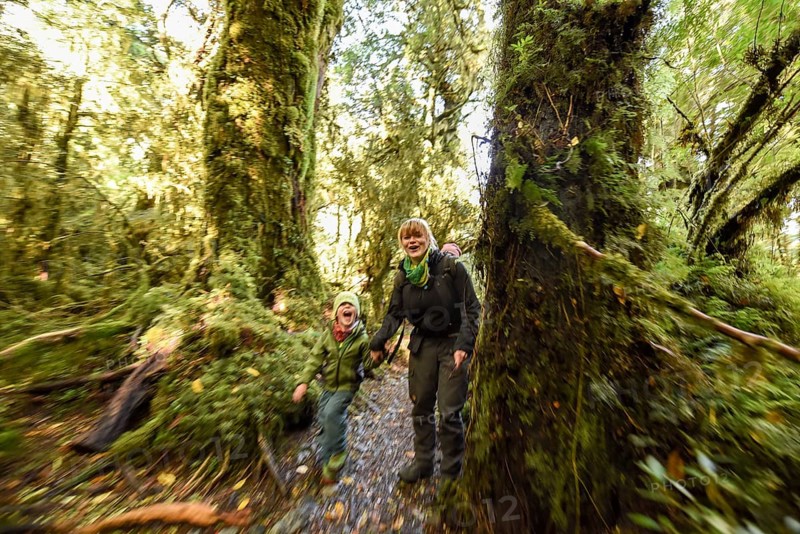 Mother with child hiking in El Bosque Encantado