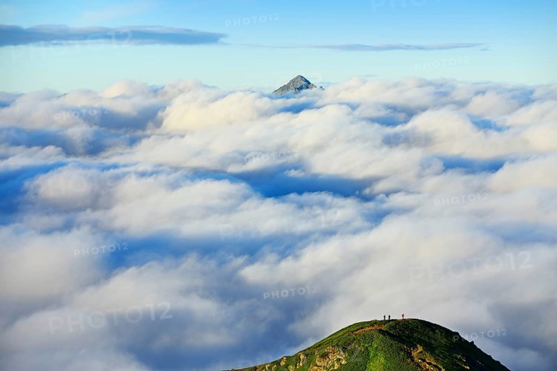 View of cloud cover from the summit of Shiroumadake