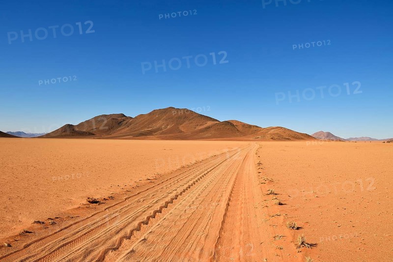 Sandtrack through the Tiras Mountains