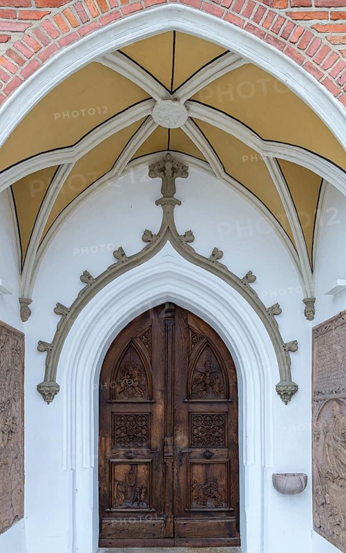 Side entrance of the parish church Maria Himmelfahrt