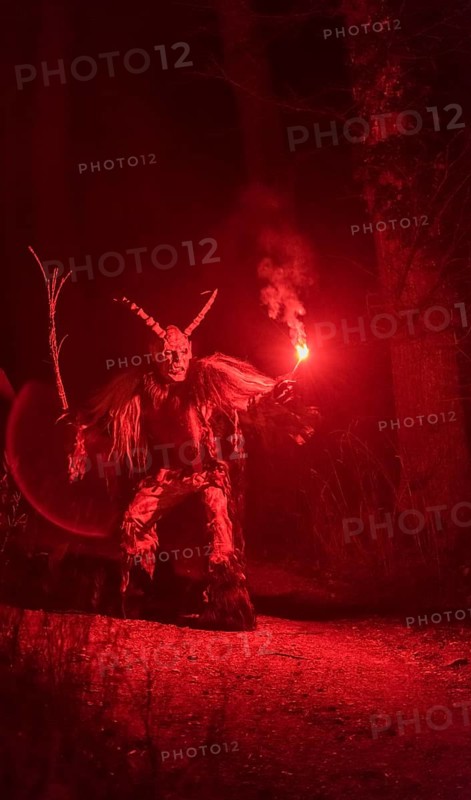 Krampus with the Lichtenworther Klachlteufel at the Advent Market