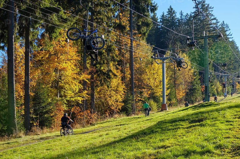 Lift with mountain bikers at the Geisskopf