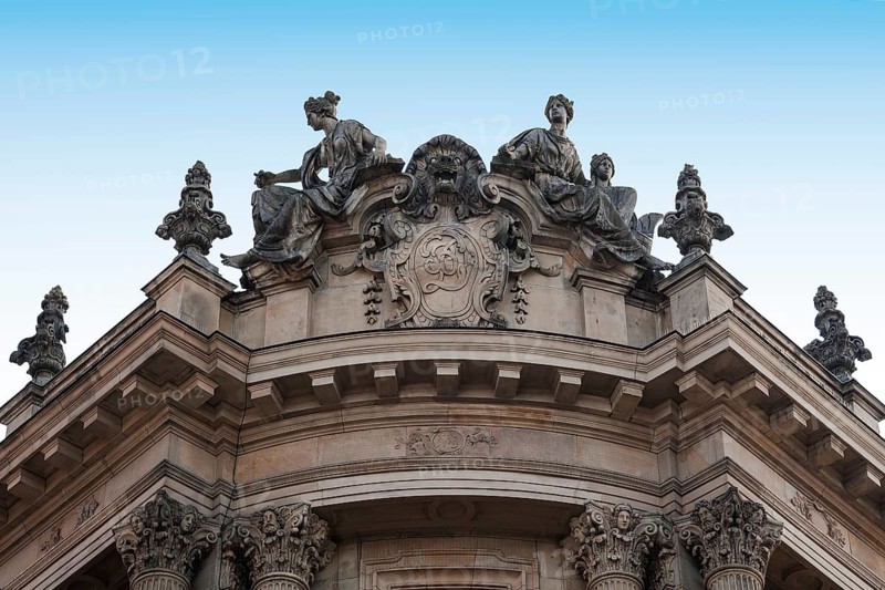 Gable with decorative figures