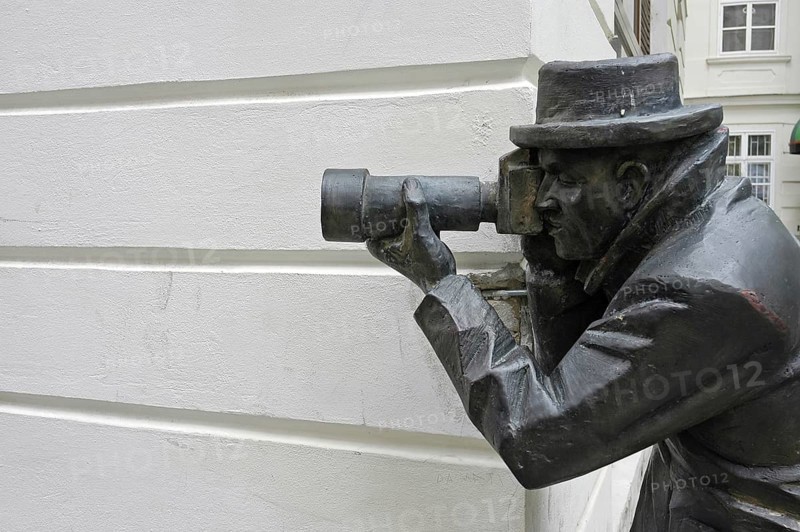 Paparazzi, bronze figure, Bratislava