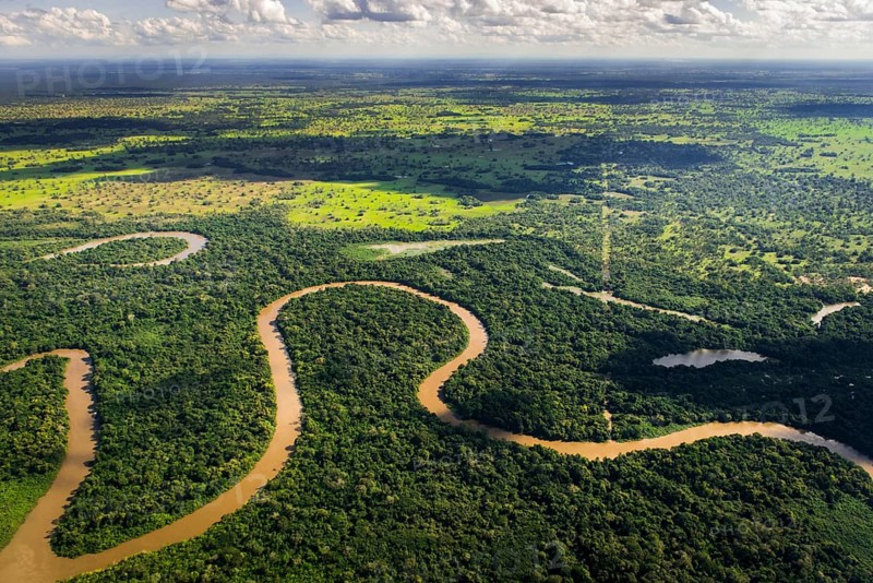 Rio Aquidauana flows through jungle
