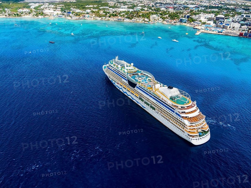 Cruise ship at Georgetown