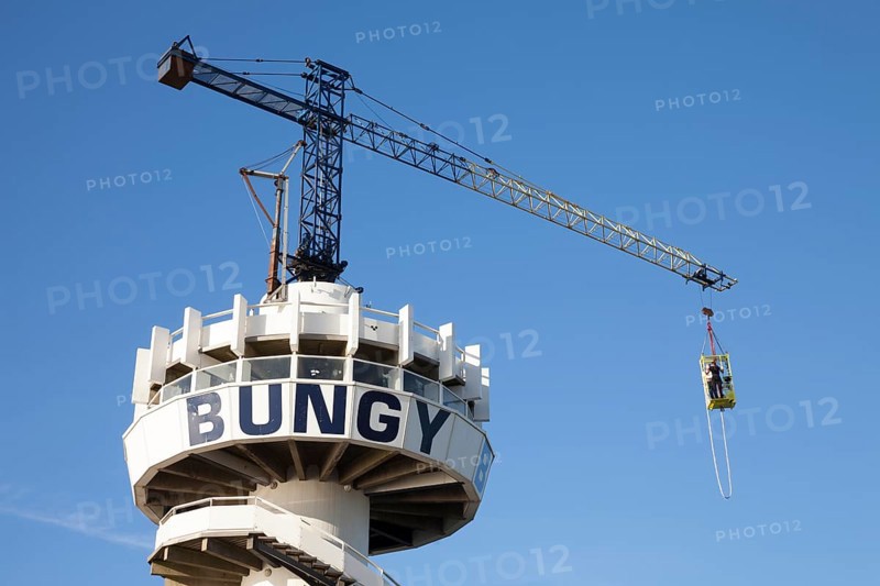 Bungy jump tower with bungy jumper