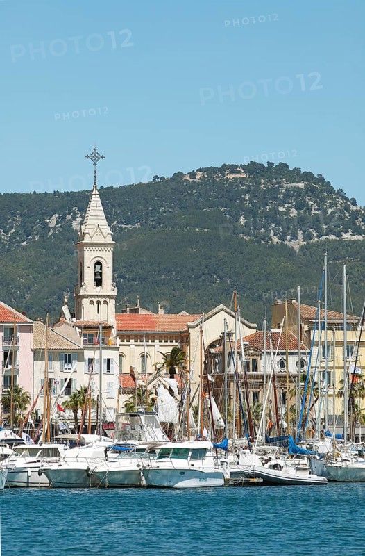 Port or harbour with the Saint-Nazaire church