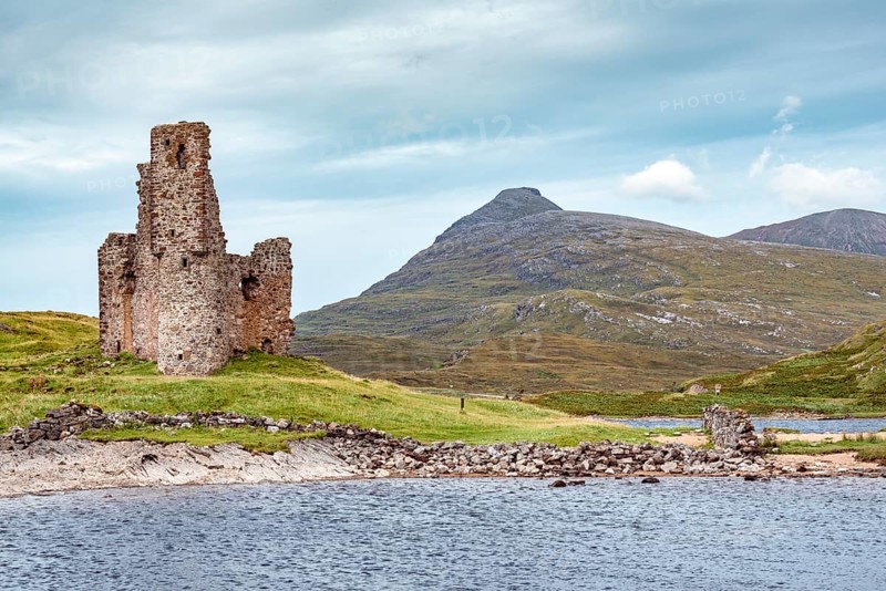 Castle ruin Ardvreck Castle on a peninsula by lake Loch Assynt