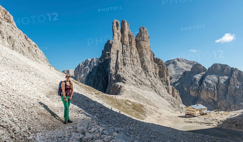 Hiker on the descent from the Santner via ferrata