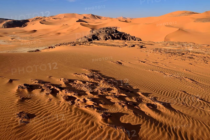 Sanddunes and rock towers at Moul Naga