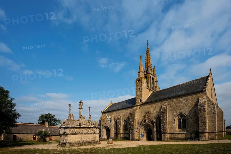 Gothic chapel with the oldest Calvary of Brittany