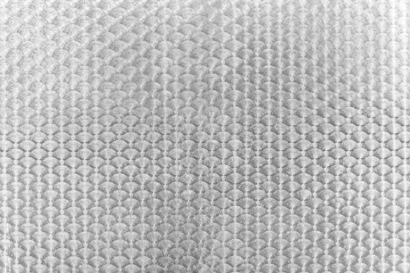 Stainless steel wall with polished pattern