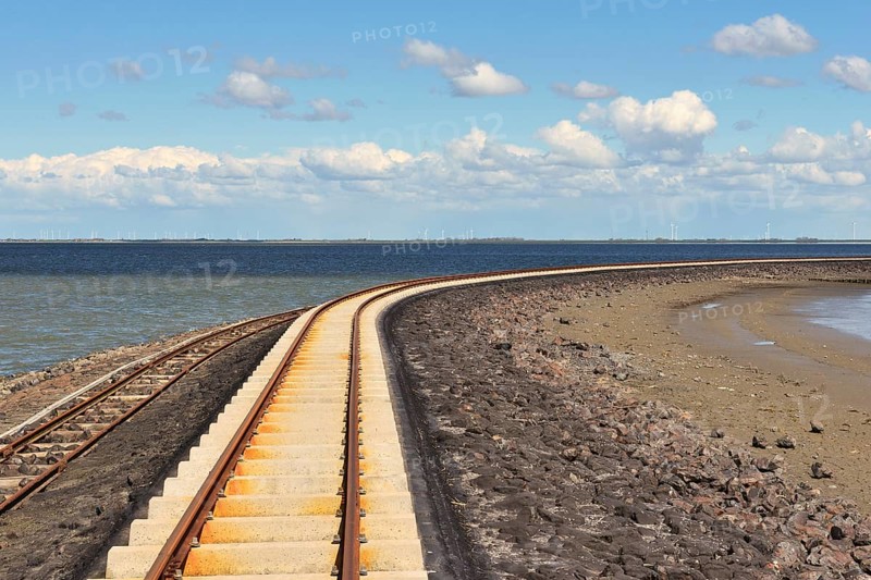 Tracks of Lorendamm on Hallig