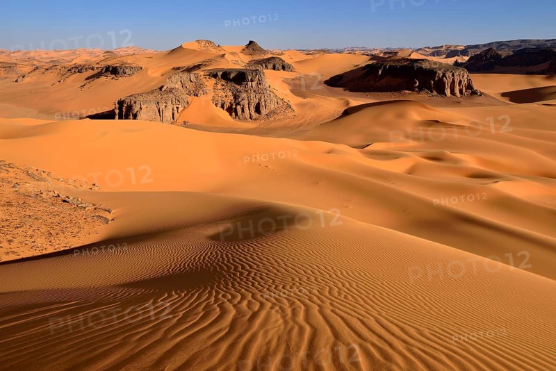 Sanddunes and rock towers at Moul Naga