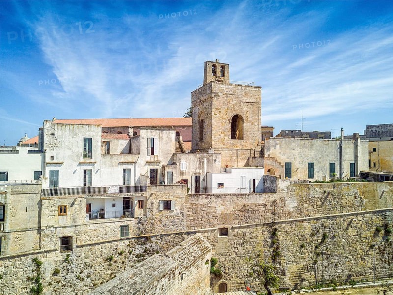Alfonsina Gate in the city center