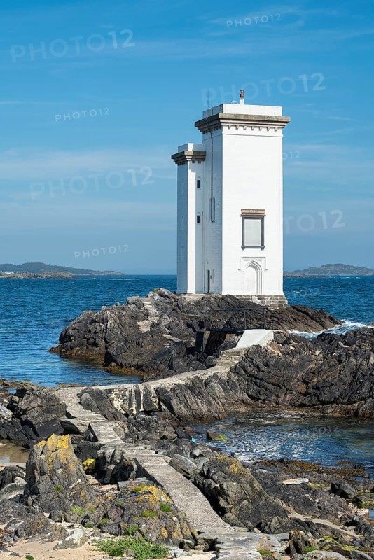 Lighthouse at Port Ellen on the headland Carraig Fhada