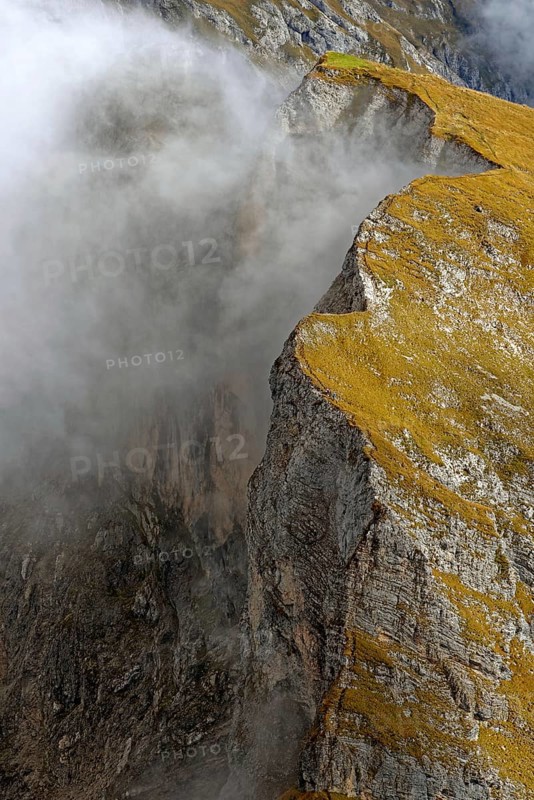 Spieljoch demolition edge in fog