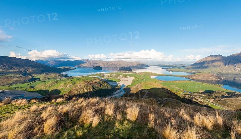 View on Lake Wanaka and mountains