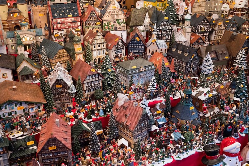 Miniature houses as Christmas decorations