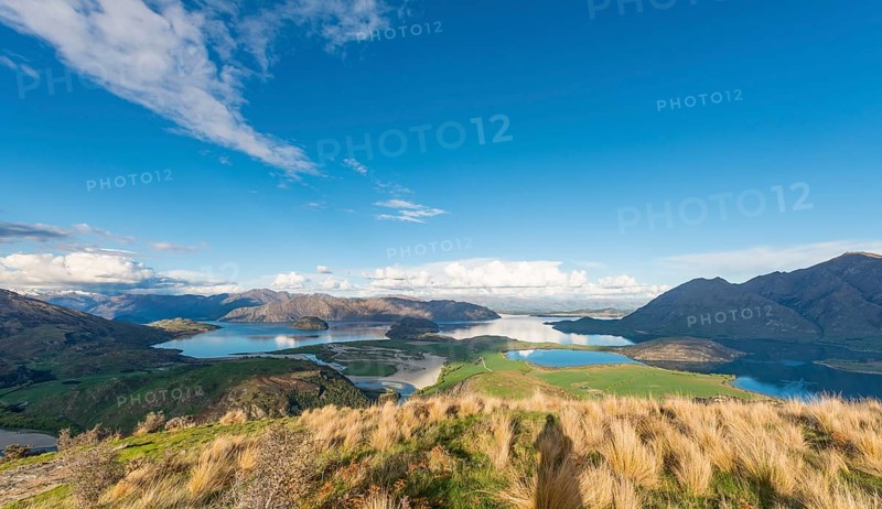 View on Lake Wanaka and mountains