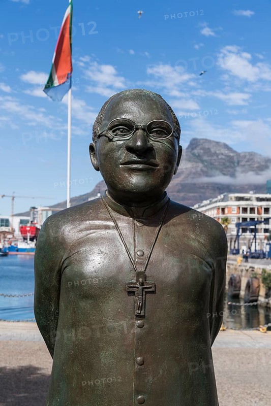 Bronzestatue of Desmond Tutu