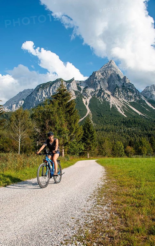 Cyclist with mountain bike