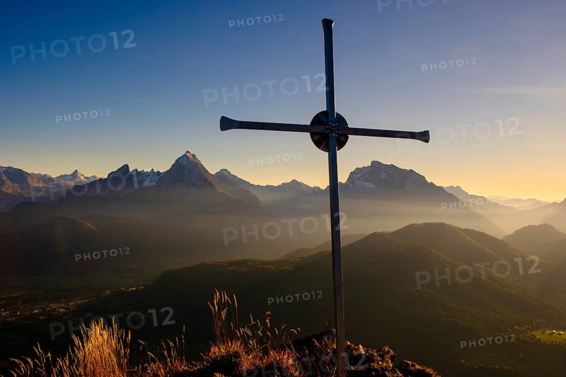 Evening light at the summit cross of Rauhen Kopf