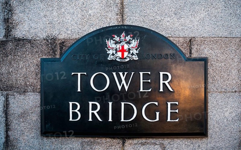 Sign with the inscription Tower Bridge