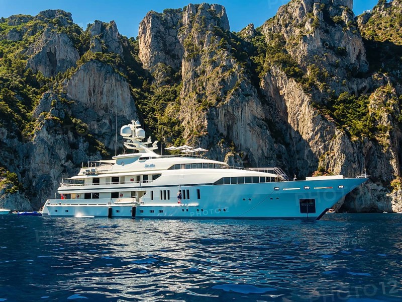 Luxury yacht at Punta della Chiavica