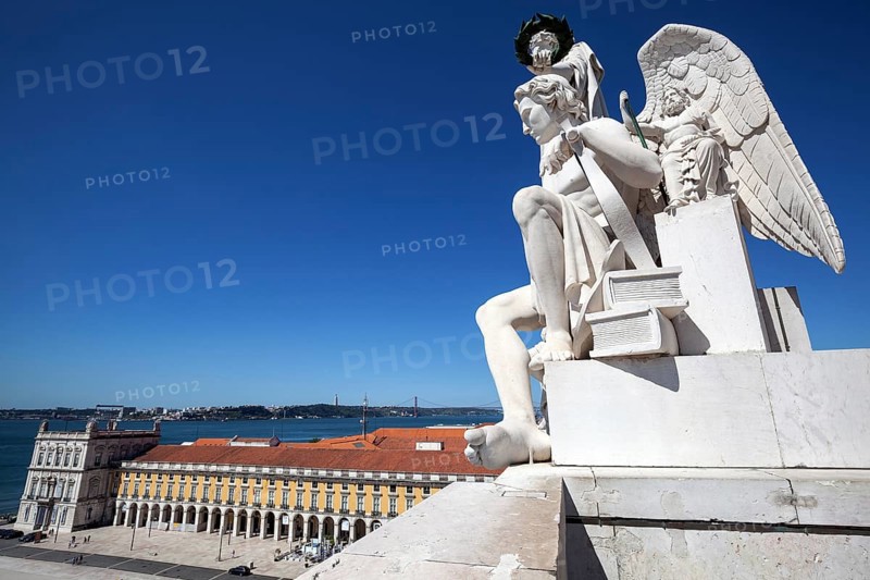 Statue on the Triumphal Arch of Rua Augusta