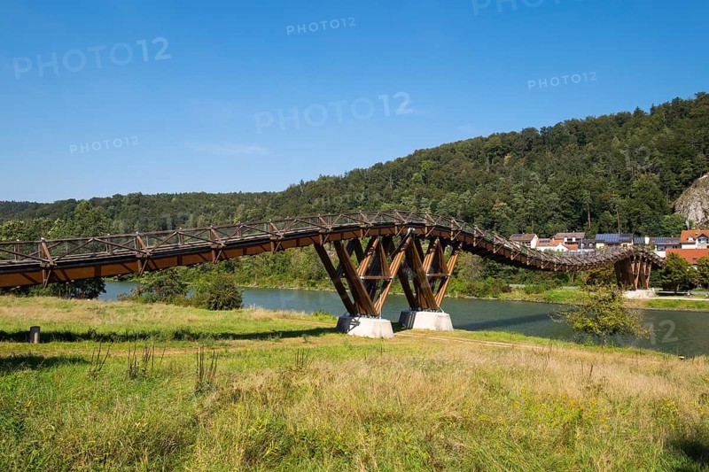 Stressed ribbon bridge